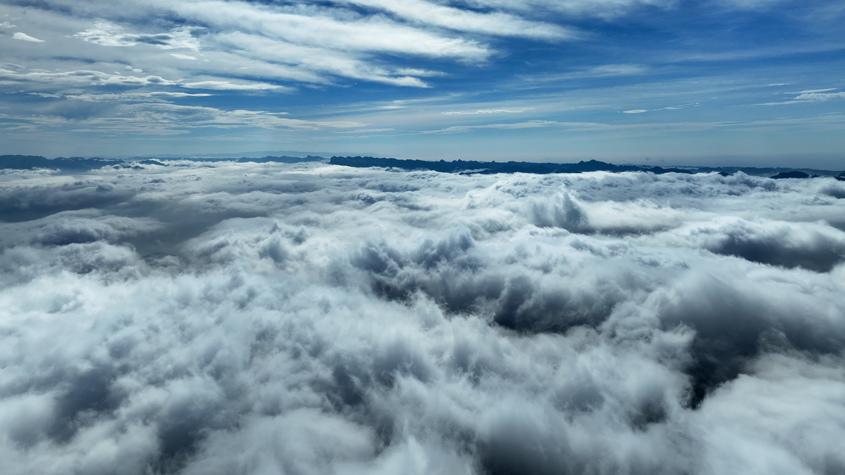 三峡大坝上空云海奔涌