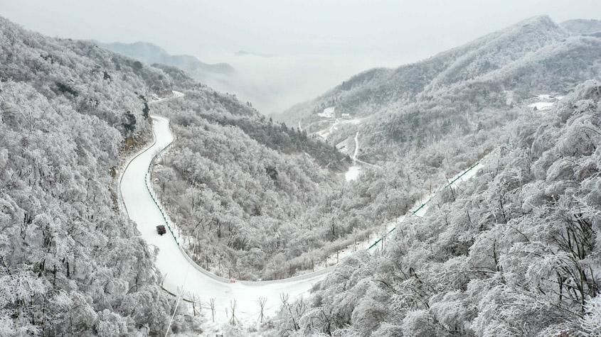 湖北?？迪稚治碲【肮?如水墨画卷